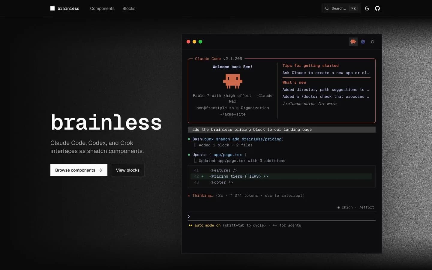 La homepage di brainless: a sinistra il logo con il cursore a blocco e il titolo, a destra una finestra di terminale che mostra una sessione di Claude Code con header, prompt, chiamata a un tool, diff e riga di thinking